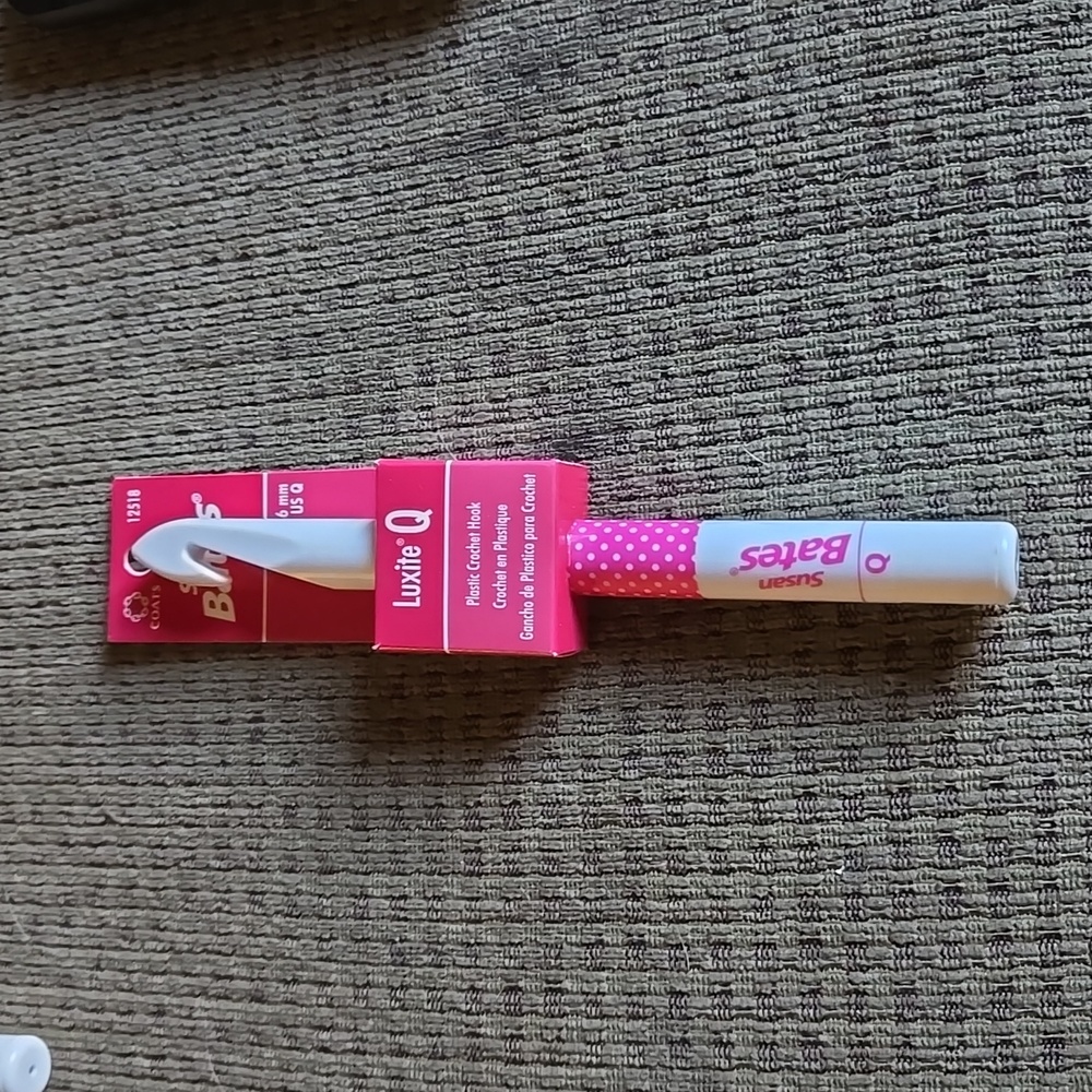 Susan Bates Luxite Plastic Crochet Hook-Size Q/16Mm